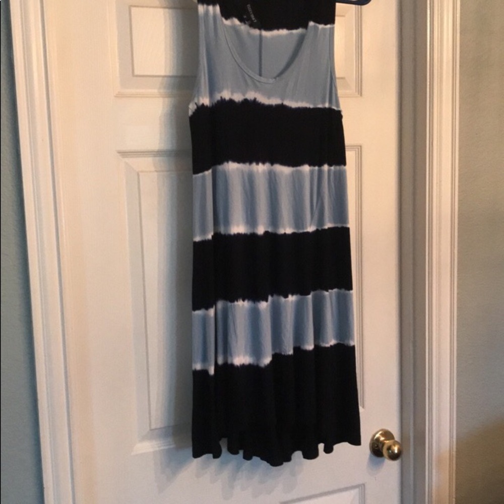 Huge Lot of Clothes - Picture 5 of 8