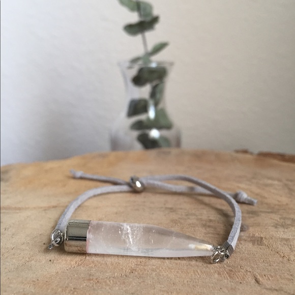 🌿3 for $8🌿 Crystal Horn Bracelet - Picture 3 of 3
