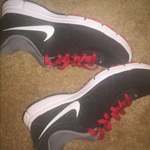 Nike Revolutions 2
