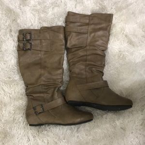 Brown/tan boots