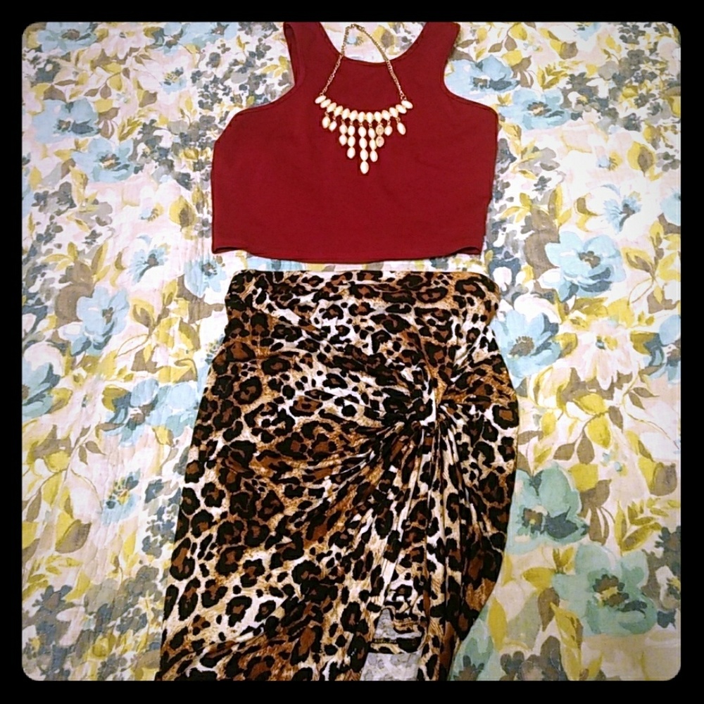 Perfect for pairing with highwaist bottoms!