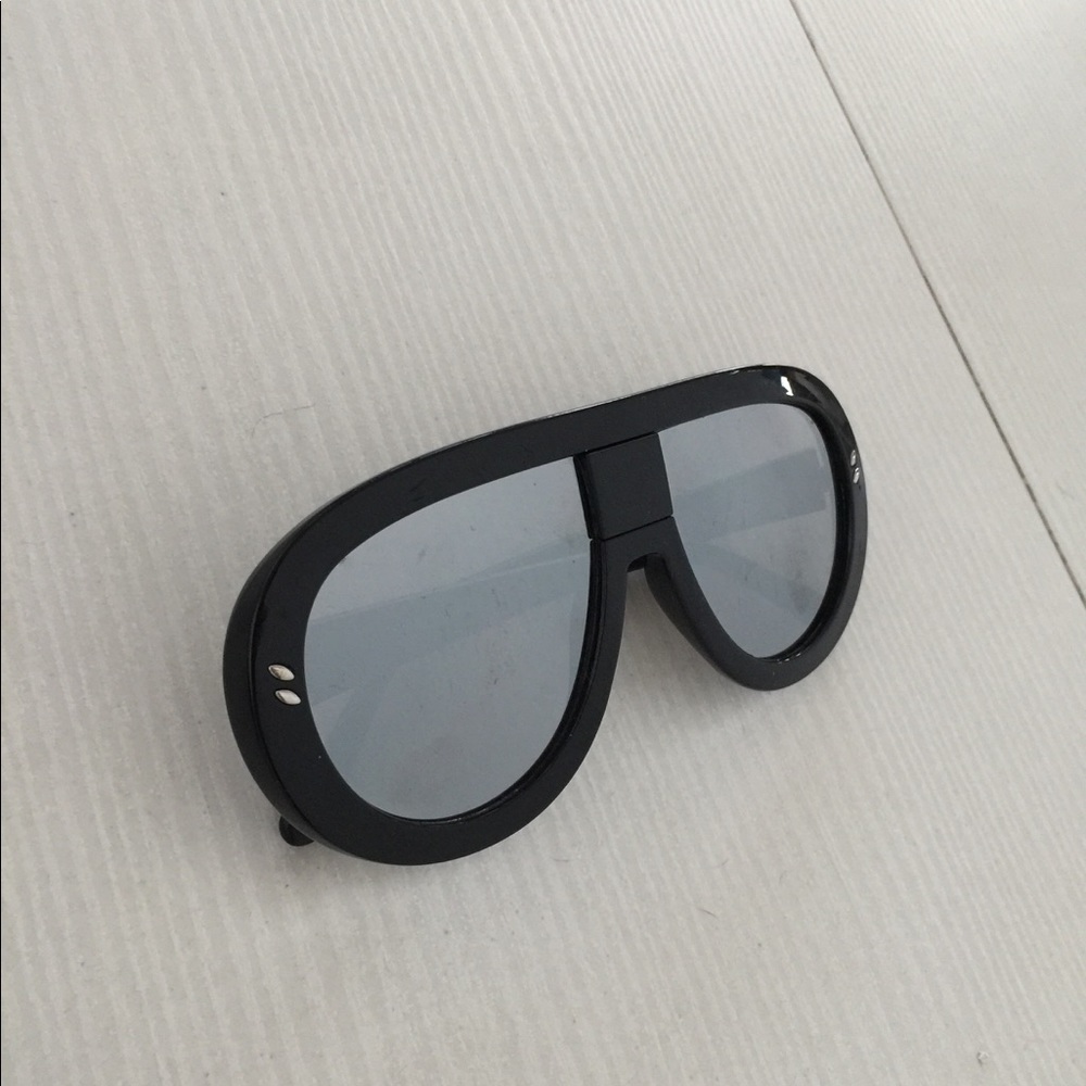 Silver mirror sunglasses
