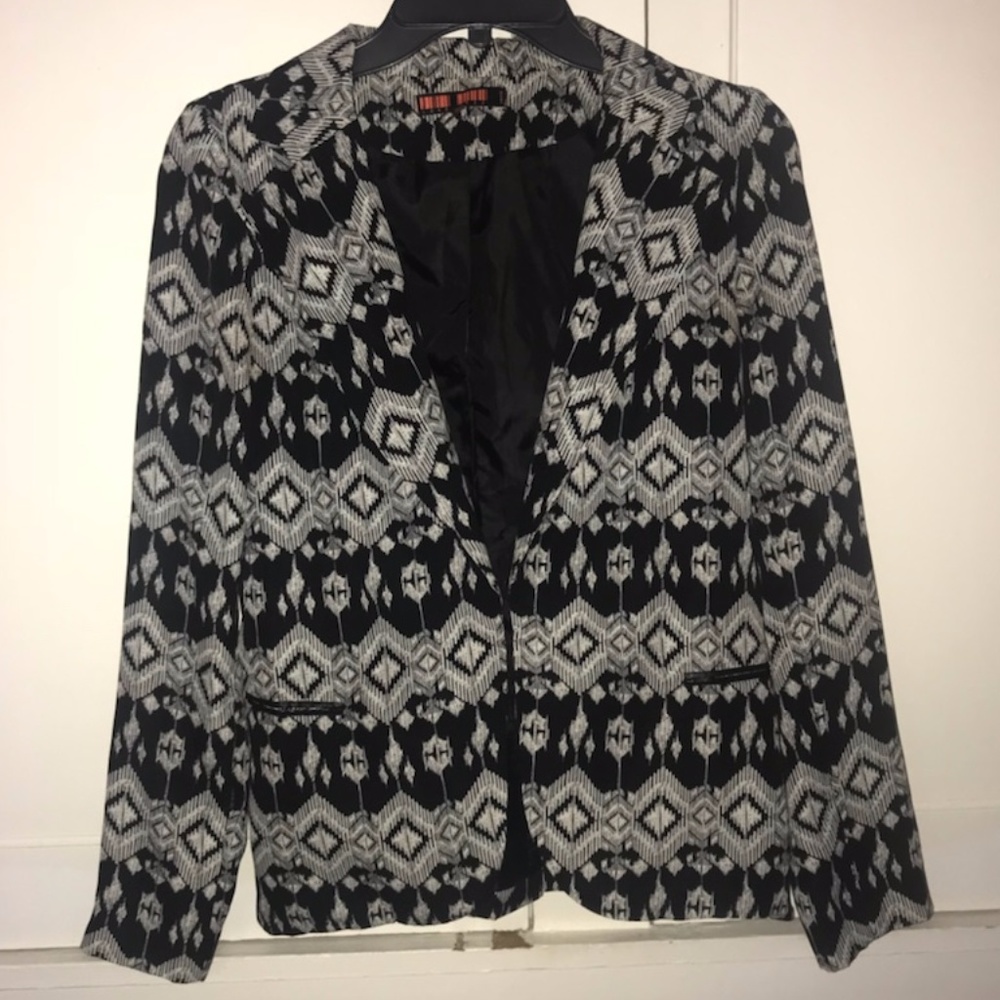 Geo pattern blazer
