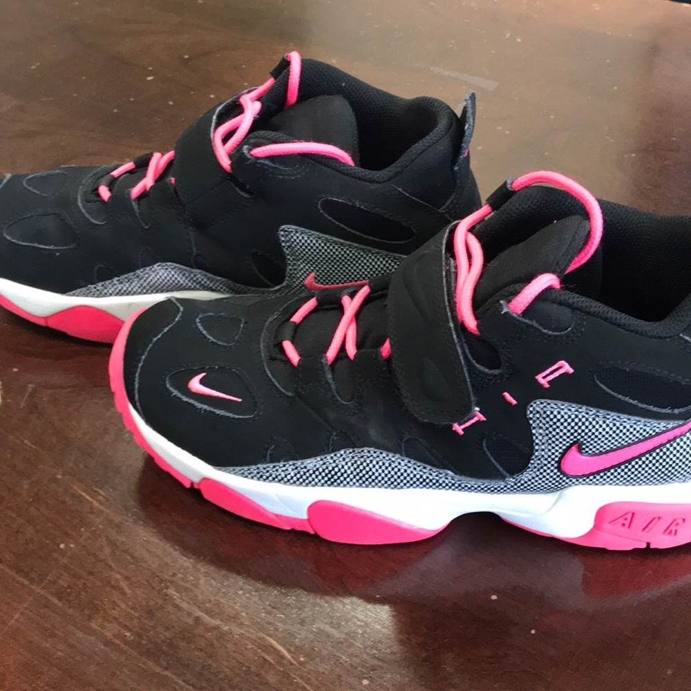 Nike air sneakers black and neon pink