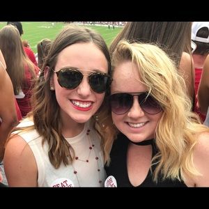 Meet your Posher, Chloe