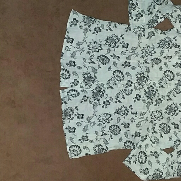 Button up dress shirt - Picture 3 of 4