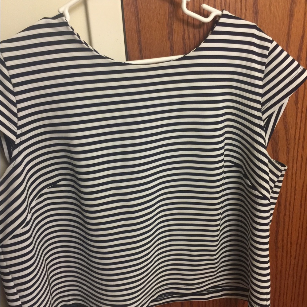 Strip crop like shirt