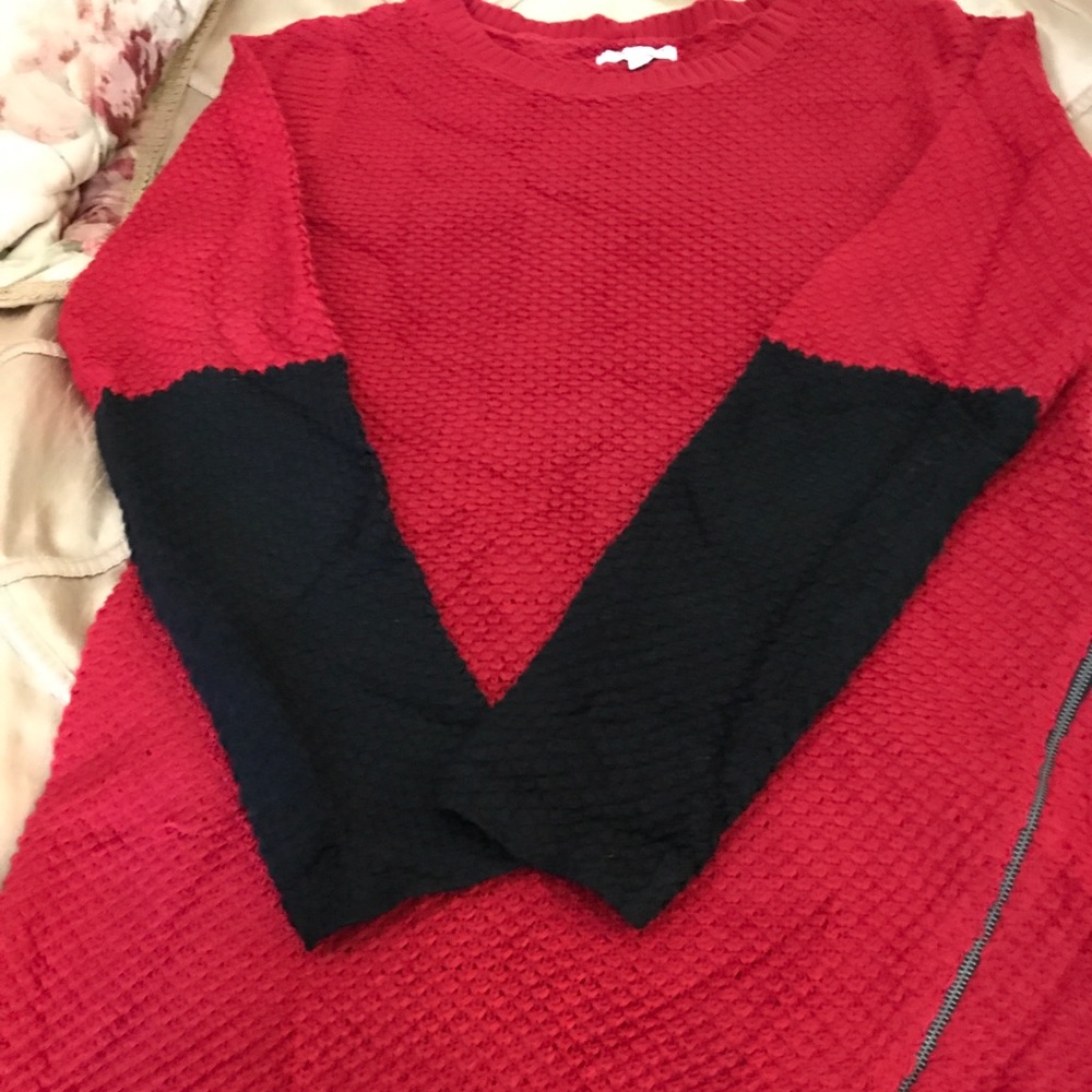 Long sassy sweater that shows off curves!