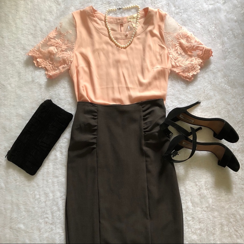 Blush dainty top with lace sleeve