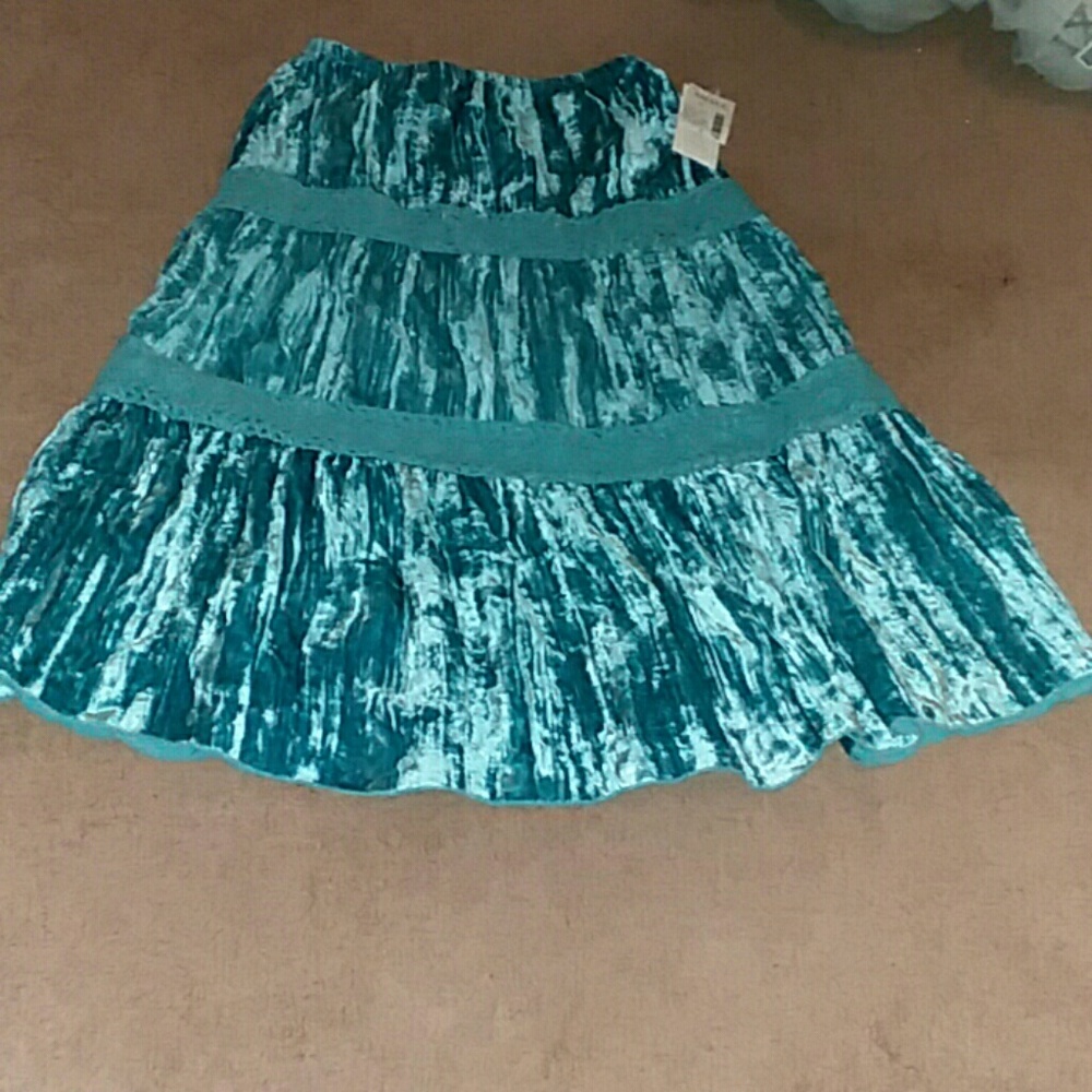 Middle length skirt