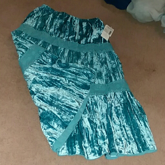 Middle length skirt - Picture 2 of 4