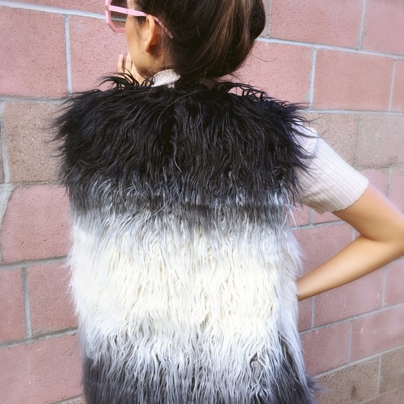 πFoxxy Faux Fur Vest - Picture 2 of 3
