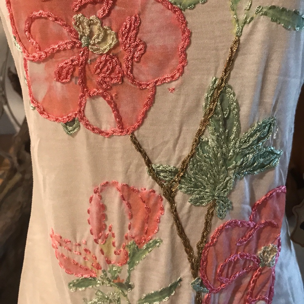NEW Embroidered Top - Picture 3 of 4