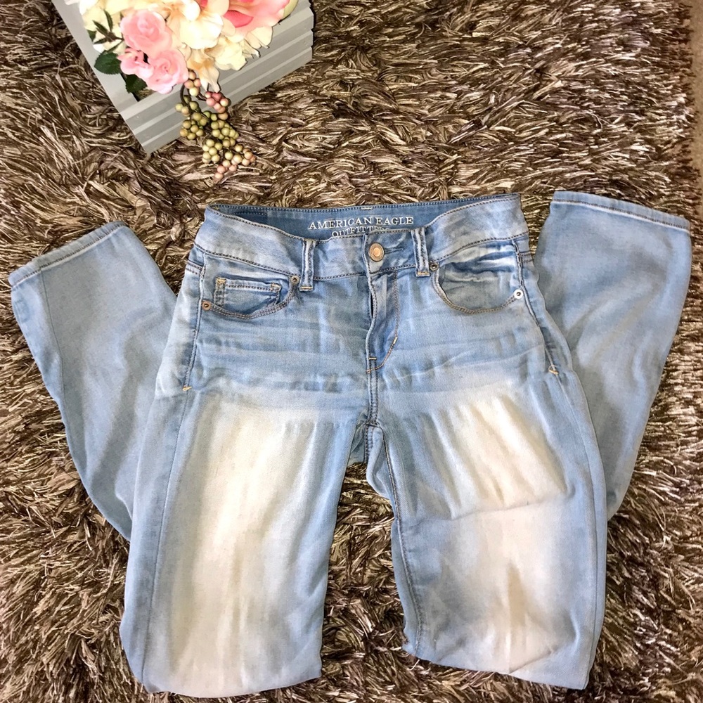American eagle outfitters light washed jeans