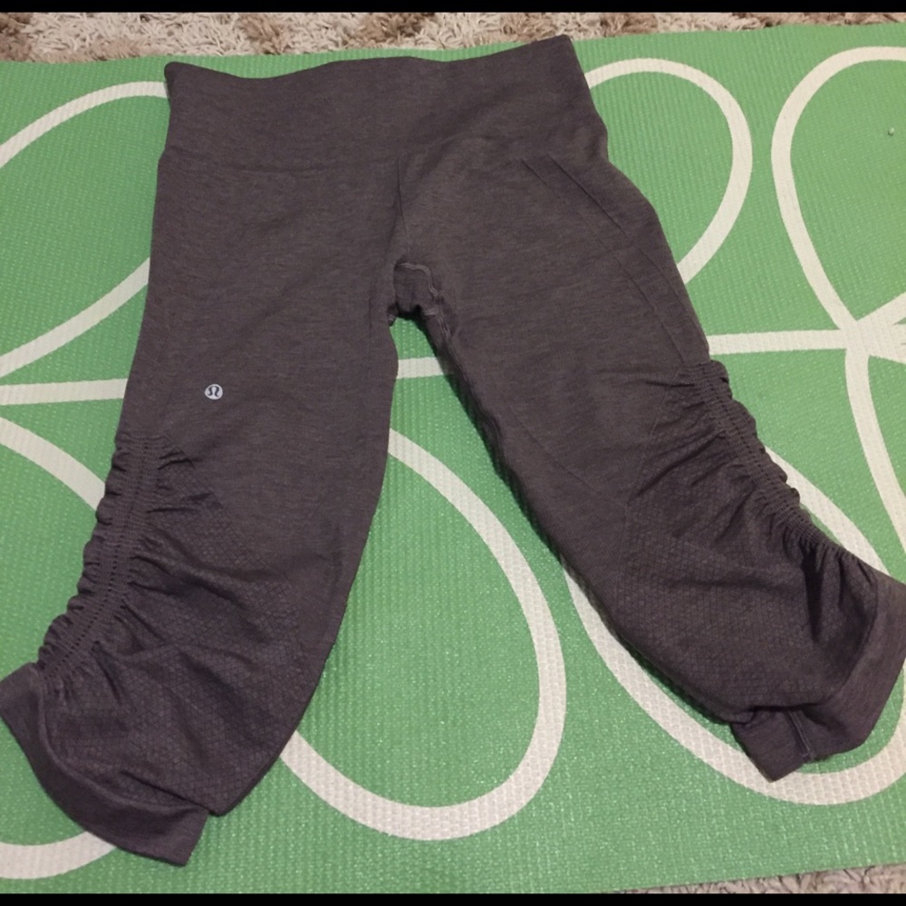 Lululemon in the flow crop size 6 EUC