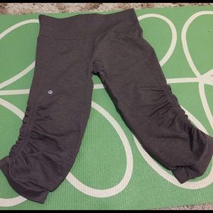 Lululemon in the flow crop size 6 EUC