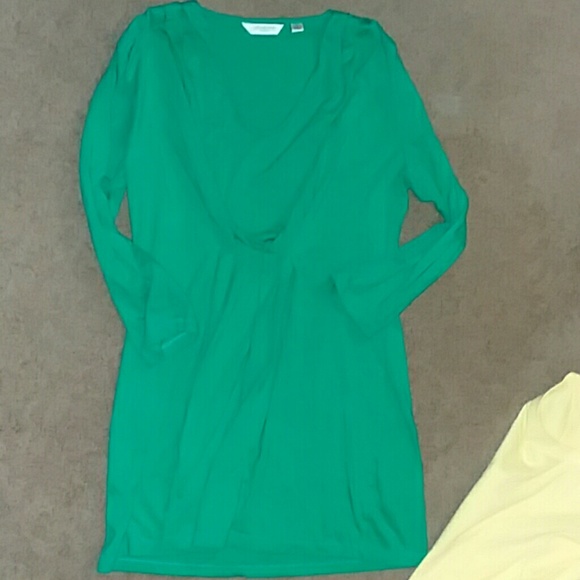 Two womens quarter length sleeved shirts - Picture 3 of 5