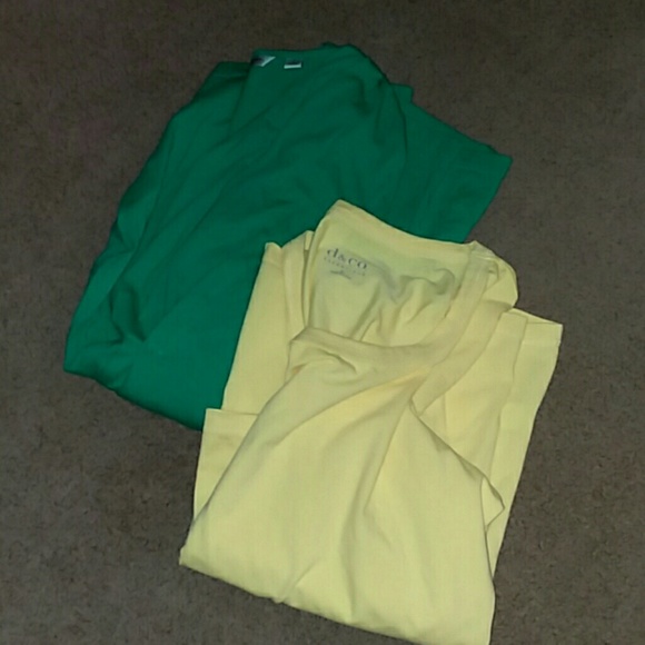 Two womens quarter length sleeved shirts - Picture 5 of 5