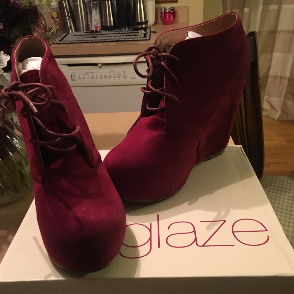 Glaze Women's Wedge lace-up booties Burgundy new