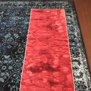 Yogi toes yoga towel