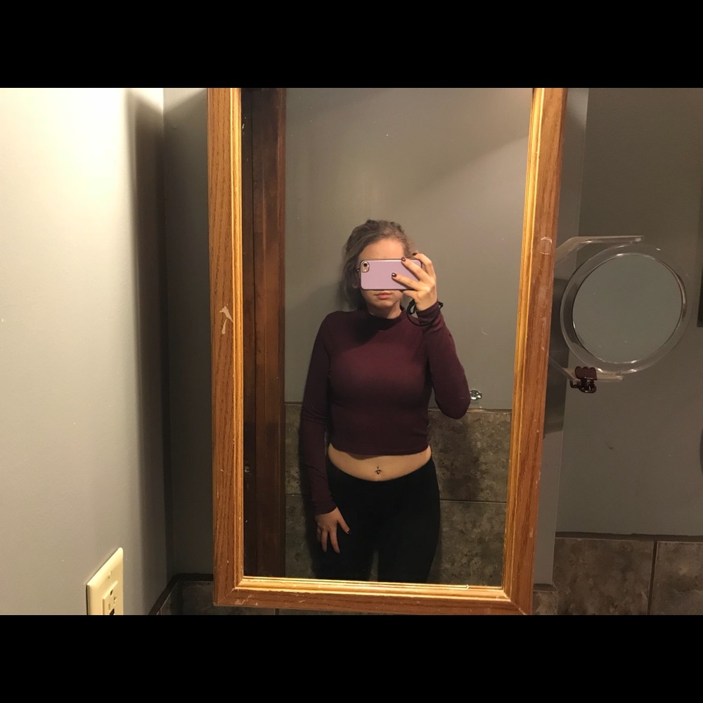Red turtle neck crop top long sleeve sz s