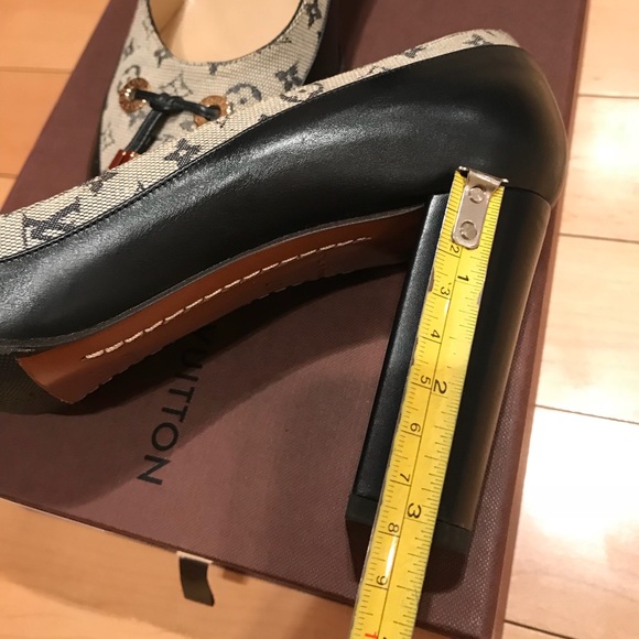 Louis Vuitton monogram heels - Picture 6 of 8