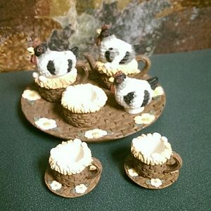 Vintage miniature tea set. Chickens