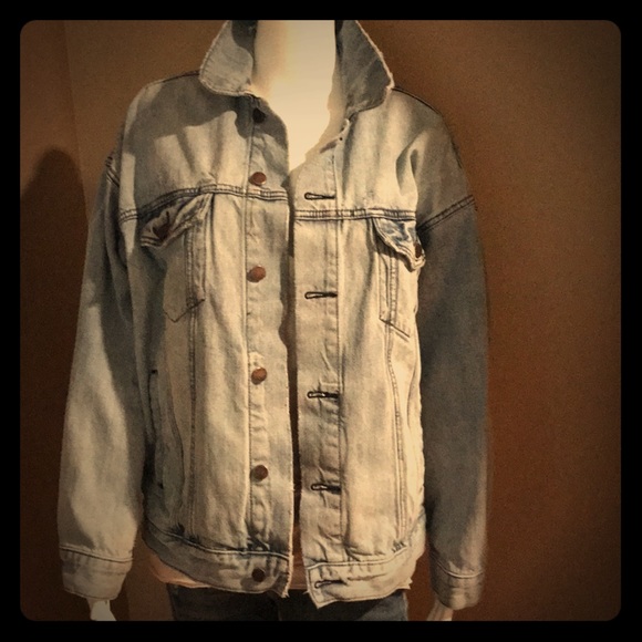 Free People Jackets & Blazers - 🎁FREE PEOPLE🎁 OVERSIZED DISTRESSED DEMIN JACKET