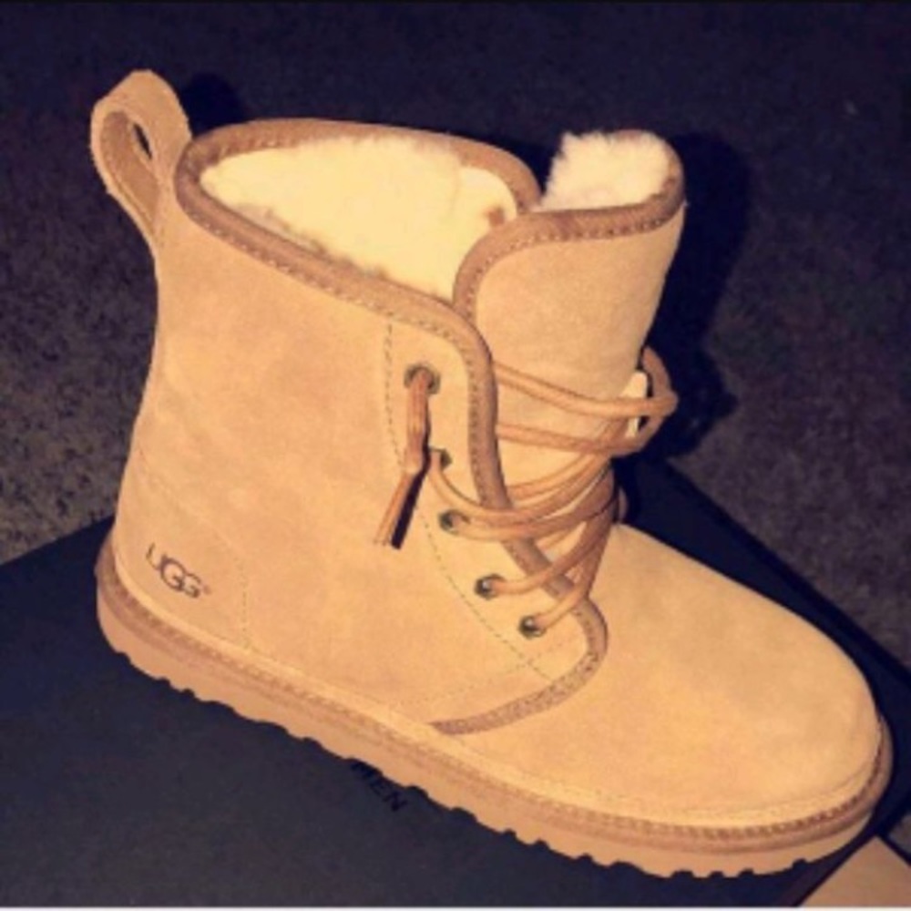*NOT FOR SALE* ISO this style uggs