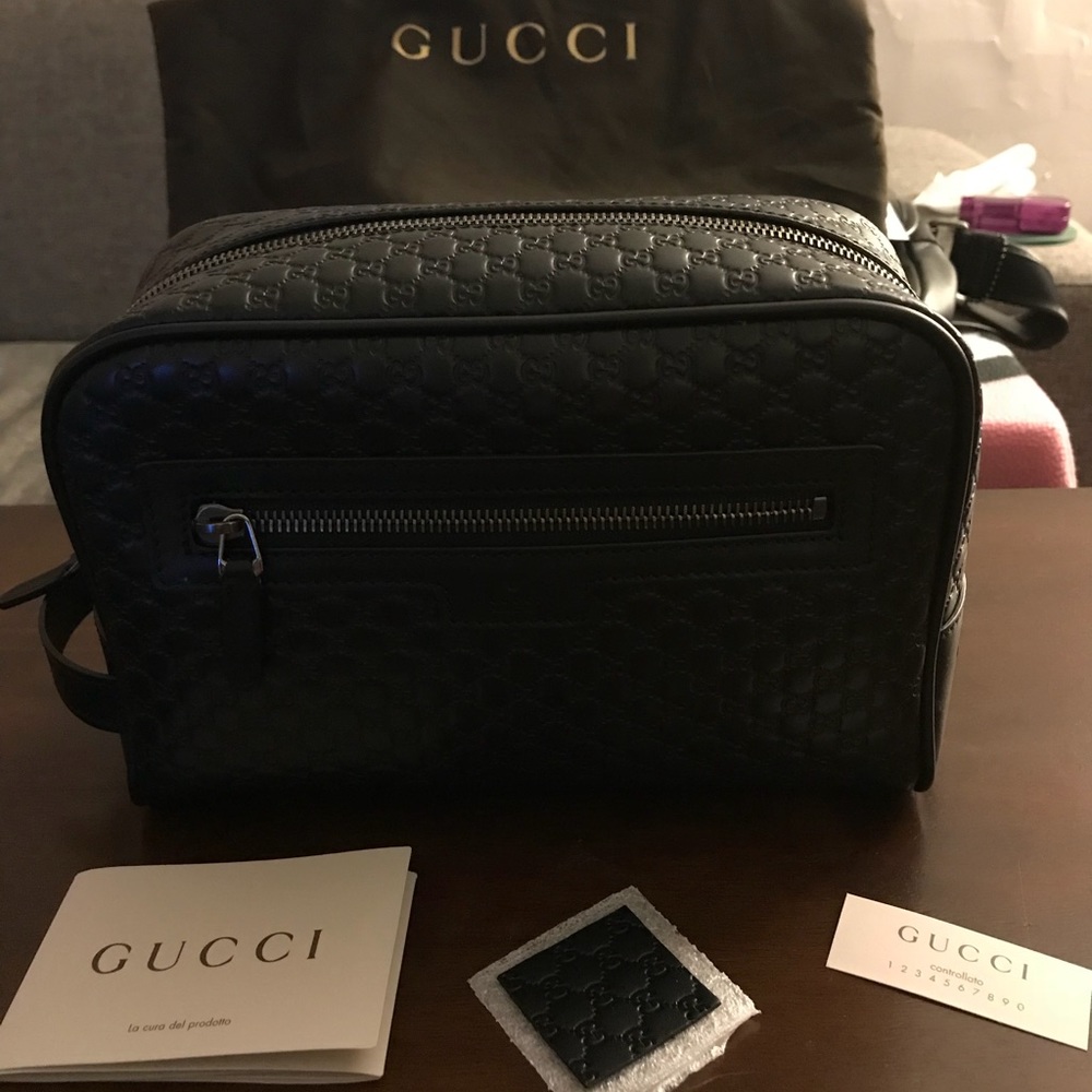 Gucci Men's Black Leather Toiletry bag (419775)