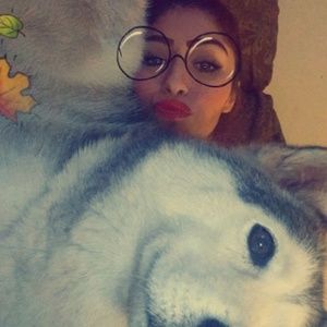 Meet your Posher, Delia