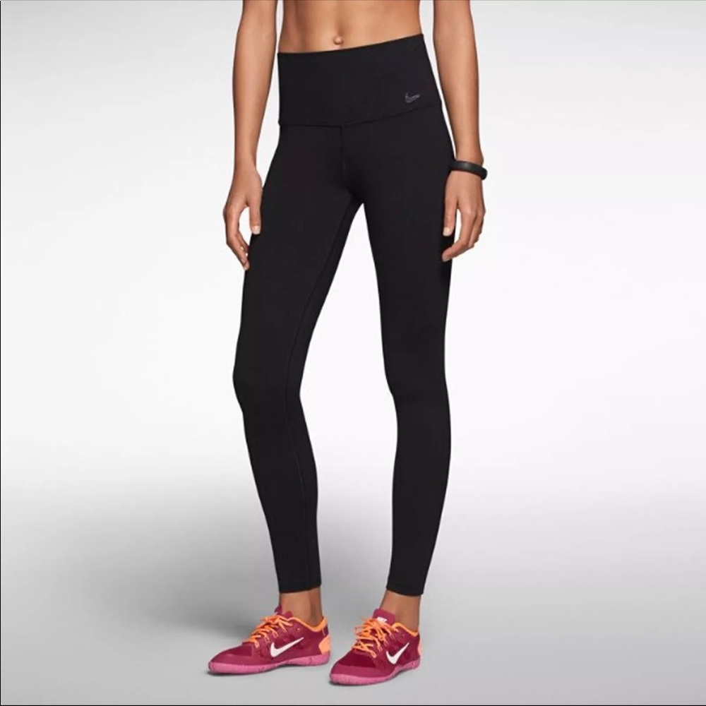 Nike Sculpt Tight Fit Leggings