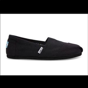 Women’s Toms size 9.5.
