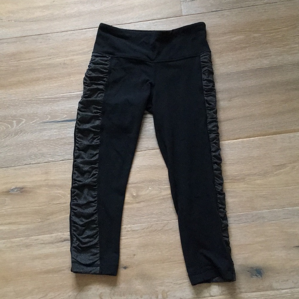 Lululemon Black Leggings w/Gray details Size 4