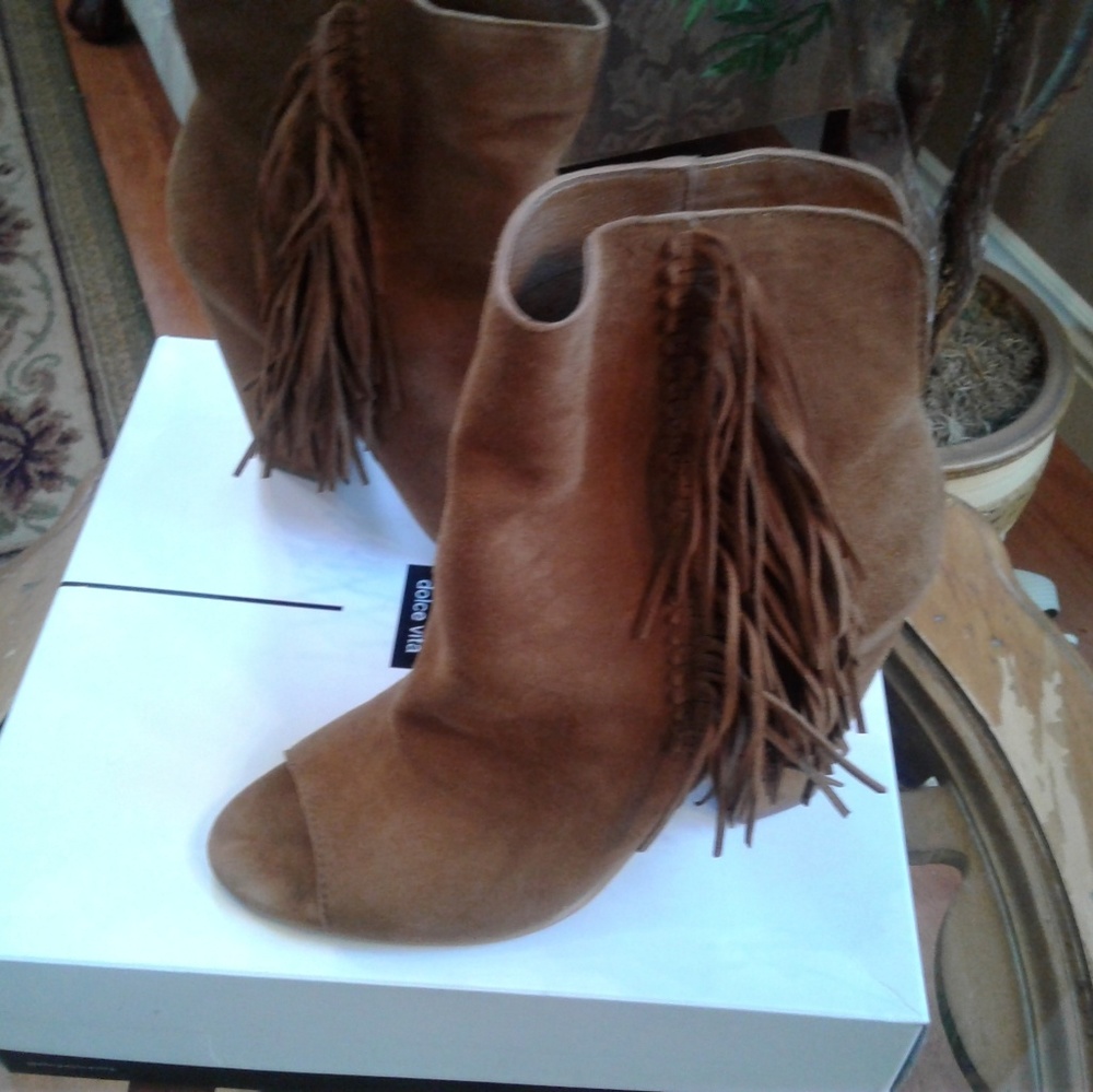 Fringe boots