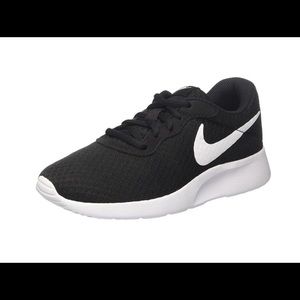 Nike Tanjun running shoe