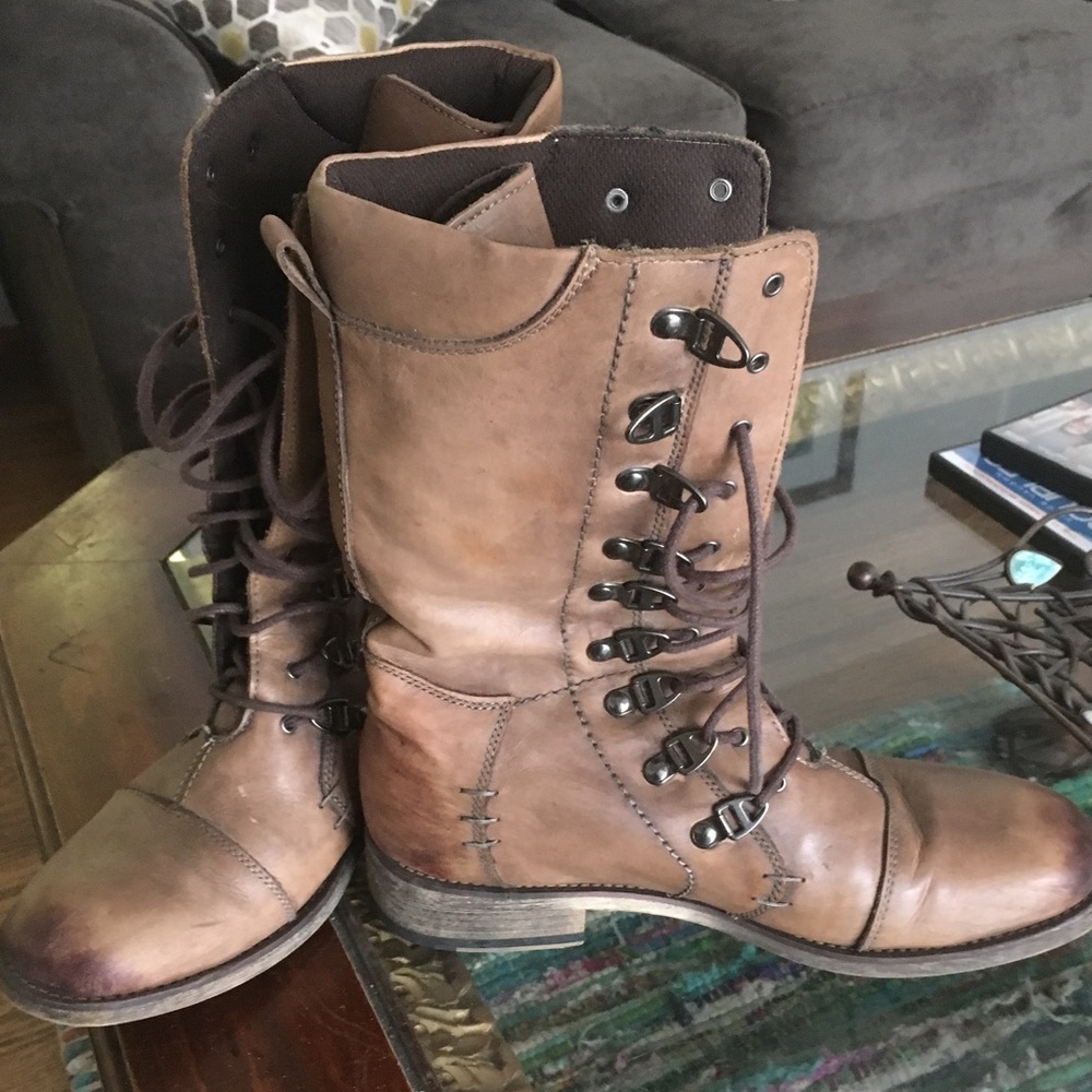 Women's bed stu lace up boots