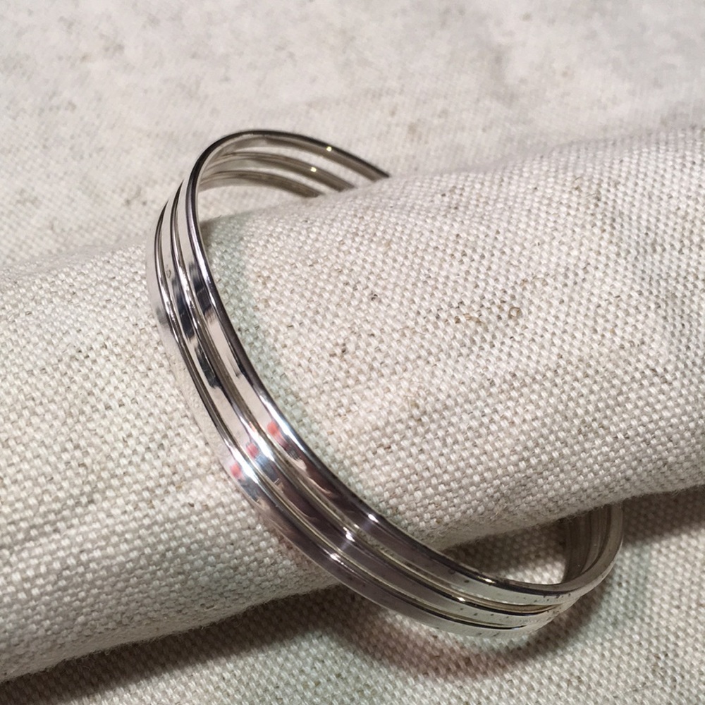 Premier Designs "Cuff Em" Silvertone Bracelet
