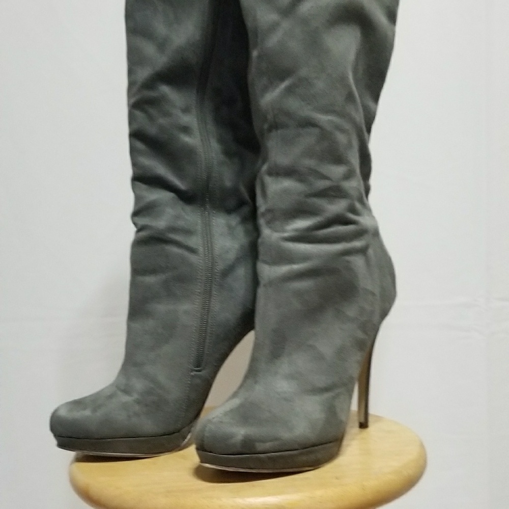 Beautiful grey boots💟 - Picture 2 of 3