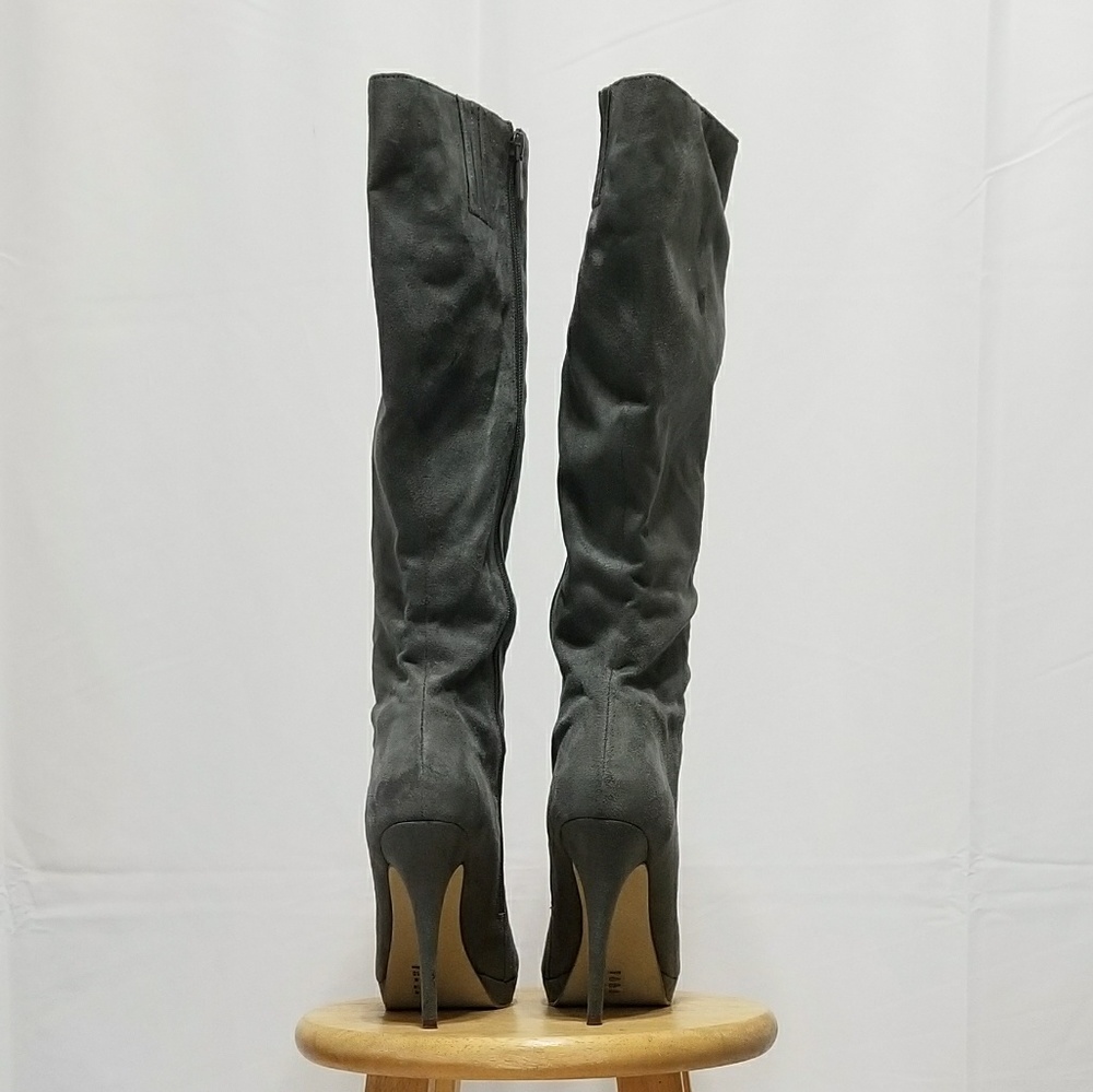 Beautiful grey boots💟 - Picture 3 of 3