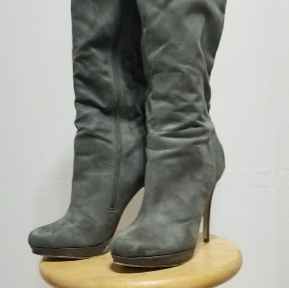 Beautiful grey boots💟 - Picture 2 of 3