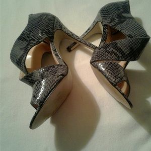 Enzo Angiolini heels size 7M snake Skin