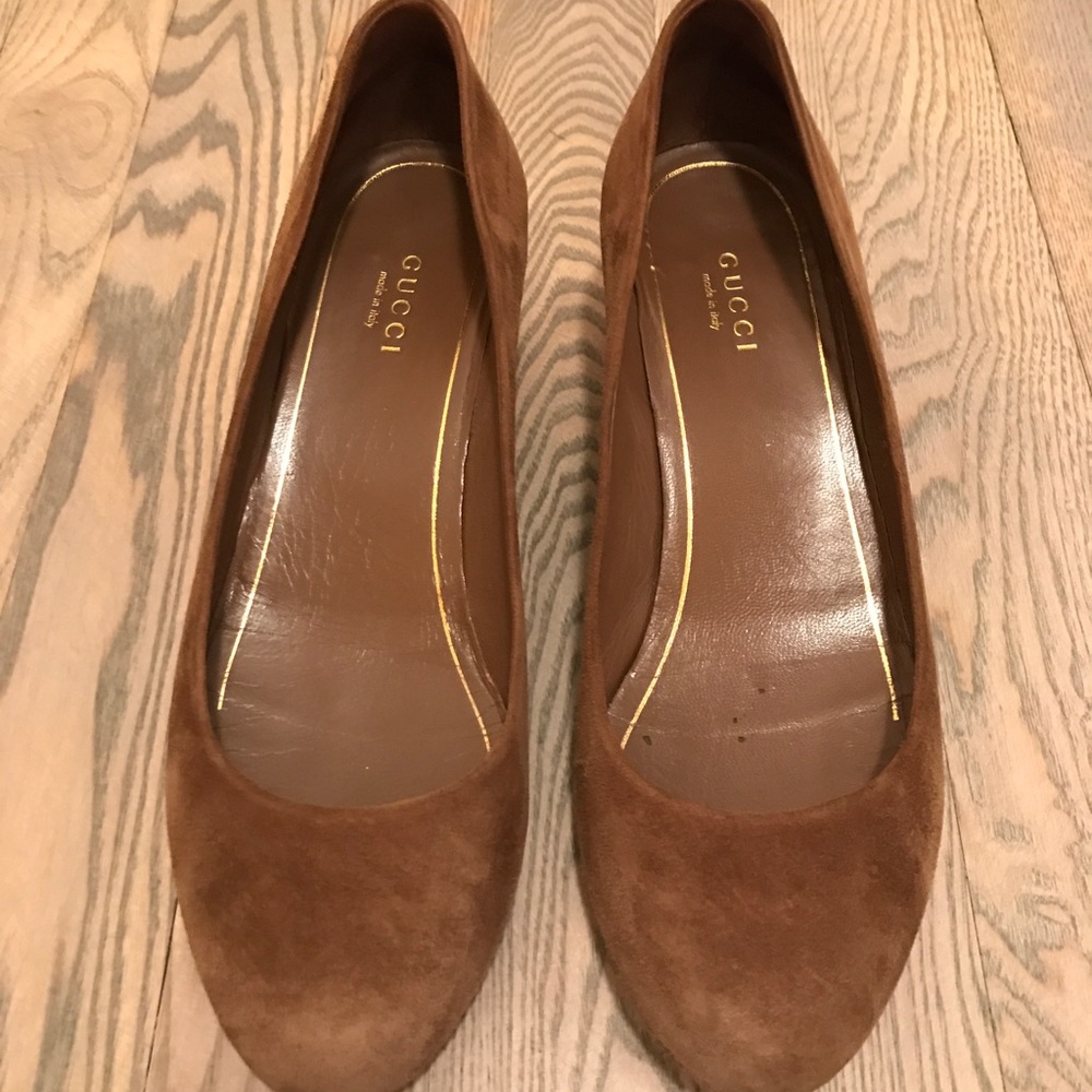 Gucci Studded Block Heel pump