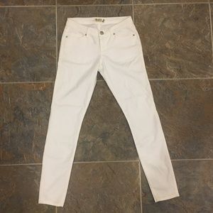 NWOT White skinny jeans
