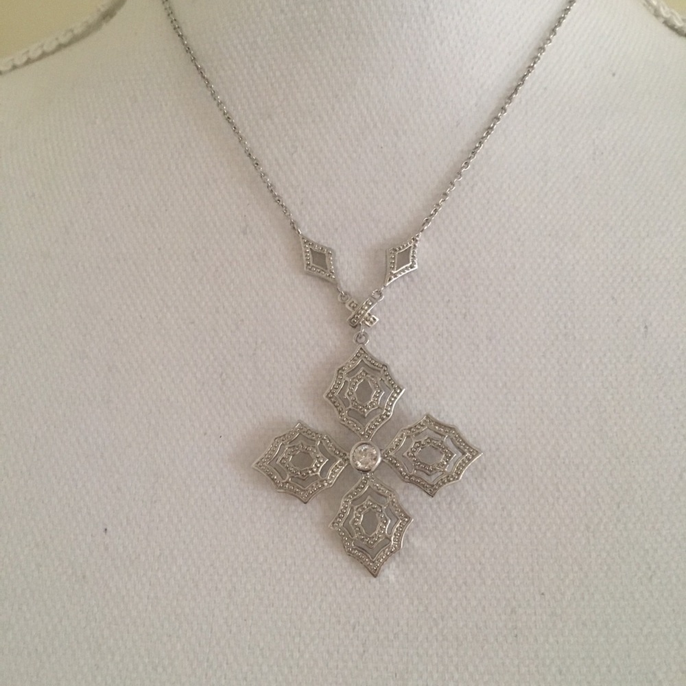 NWOT 4 Leaf Necklace with Bezel Set CZ Stone
