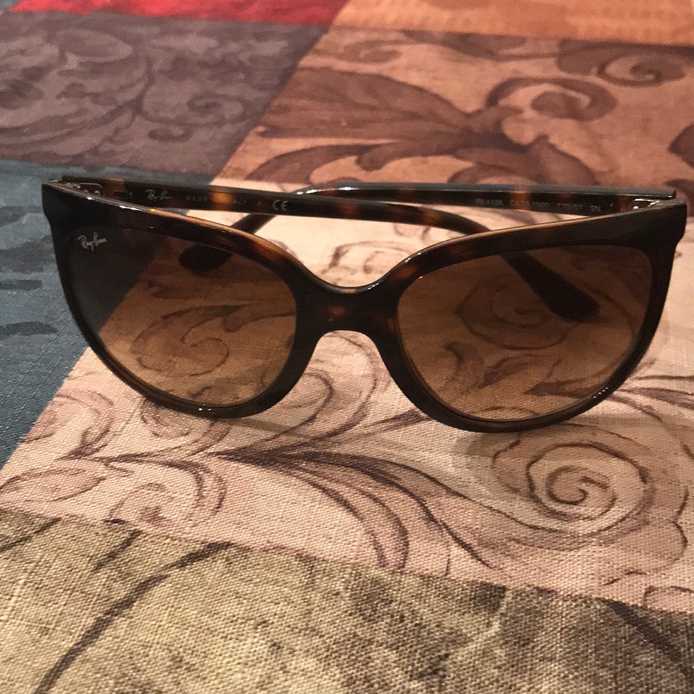 Ray Ban women’s cat eye glasses