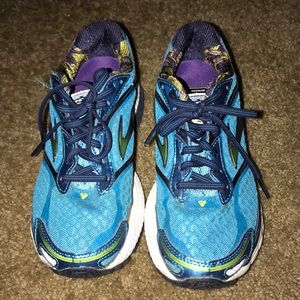 Brooks Ghost tennis shoes