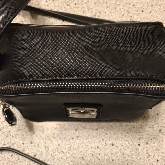 👜NEW Catherine Malandrino Black crossbody bag - Picture 4 of 9