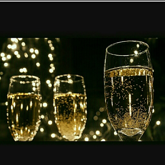 Co-hosting a Poshmark Party! Nov 24 Host - Picture 3 of 5