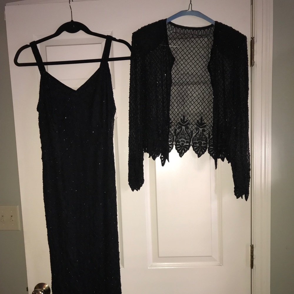 Sleeveless black gown /dress